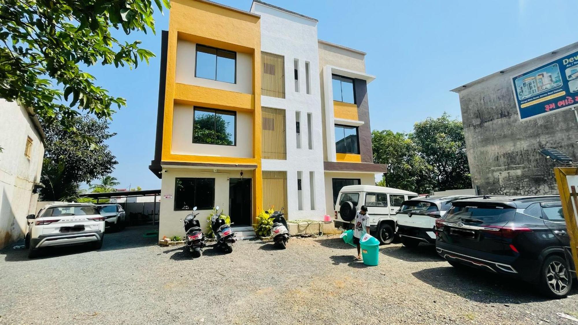 Devka House Hotel Daman Exterior photo